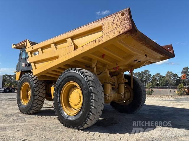 CAT 777E 鉸接式起吊車