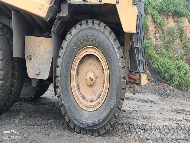 CAT 777E 鉸接式起吊車