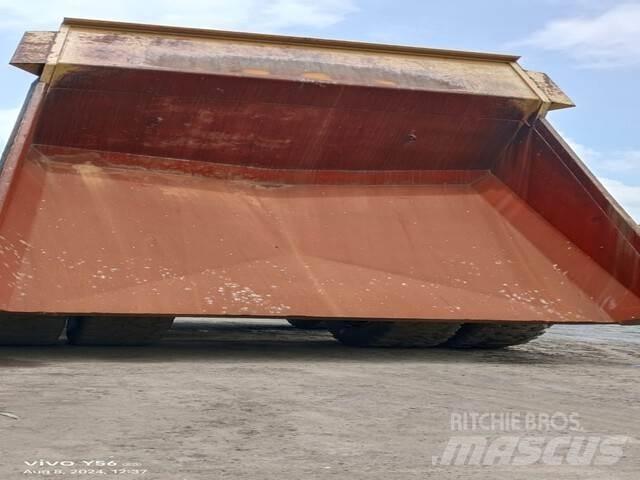 CAT 777E 鉸接式起吊車