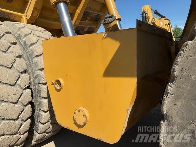 CAT 777F 鉸接式起吊車