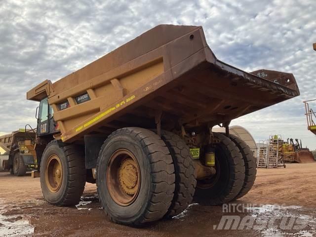 CAT 777F 鉸接式起吊車