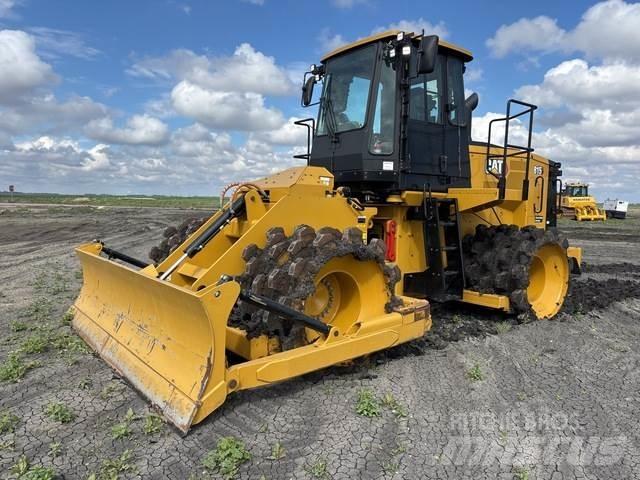 CAT 815 土壤壓實機