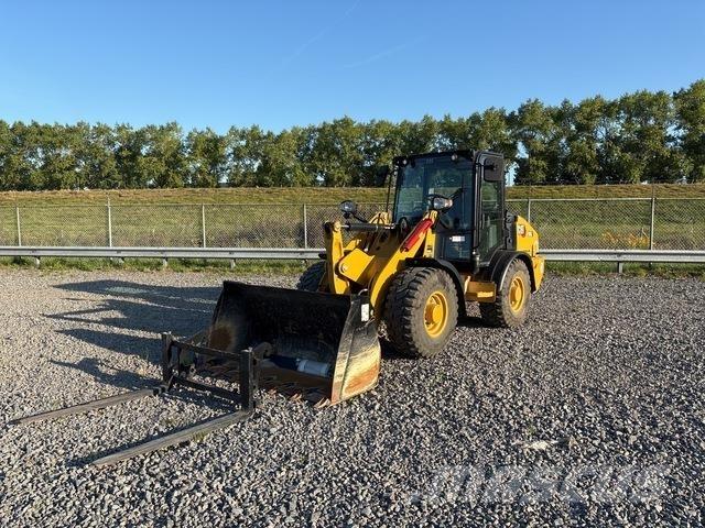 CAT 906 輪胎式裝載機