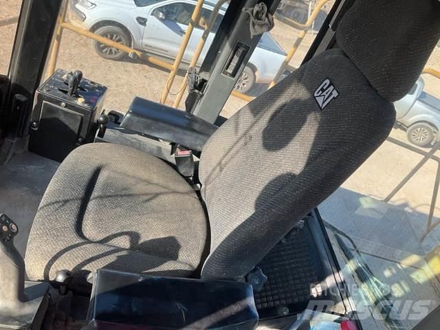 CAT 988G 輪胎式裝載機