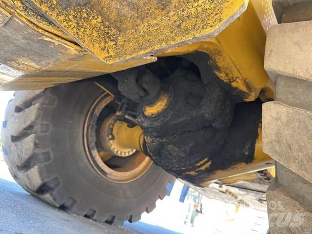 CAT 988G 輪胎式裝載機