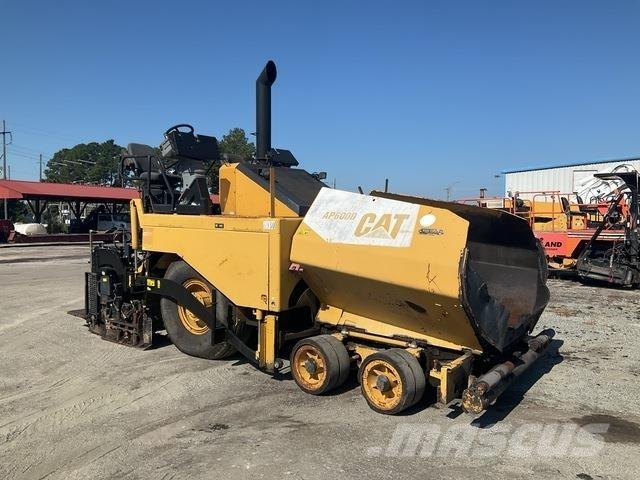 CAT AP-600D 瀝青攤舖機/鋪路機