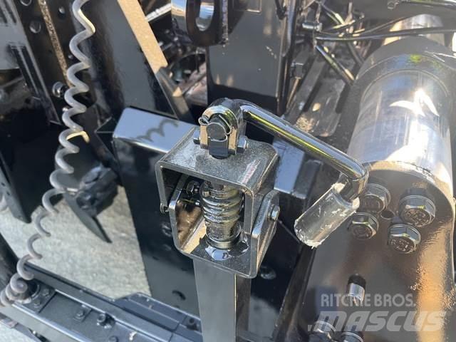 CAT AP1055F 瀝青攤舖機/鋪路機