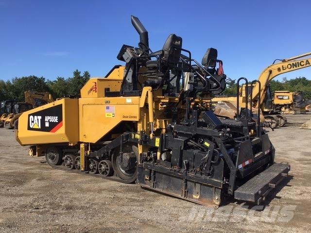 CAT AP555E 瀝青攤舖機/鋪路機
