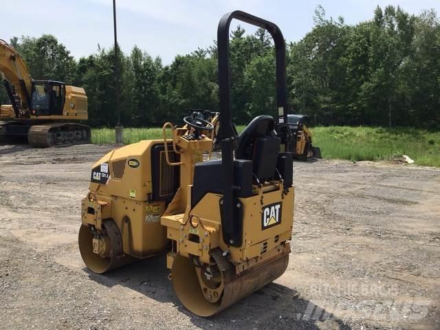 CAT CB1.8 雙輪滾壓機