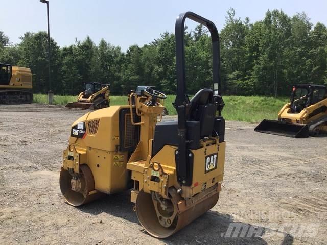 CAT CB1.8 雙輪滾壓機