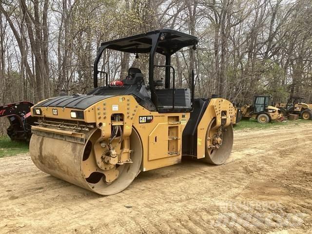 CAT CB13 雙輪滾壓機