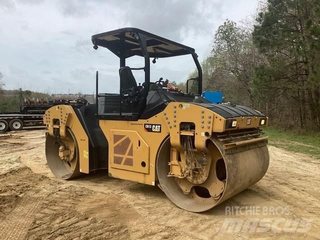 CAT CB13 雙輪滾壓機