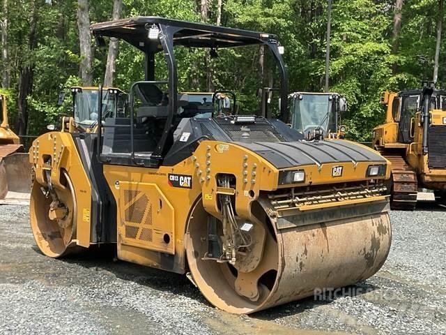 CAT CB13 雙輪滾壓機