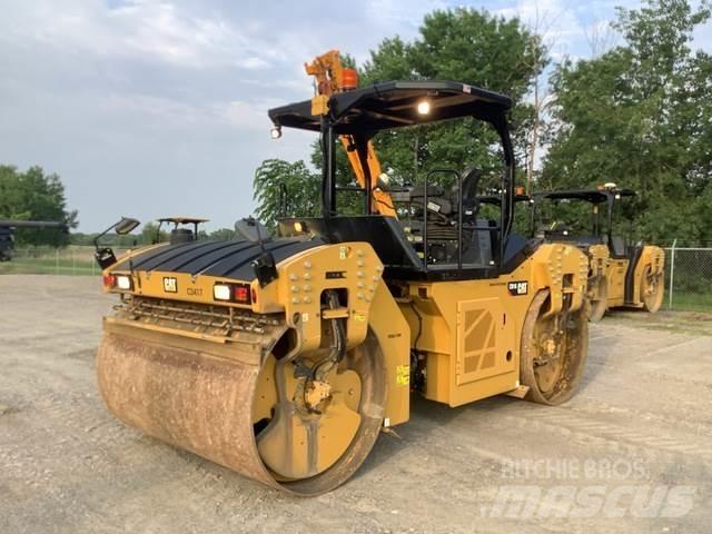 CAT CB16 雙輪滾壓機