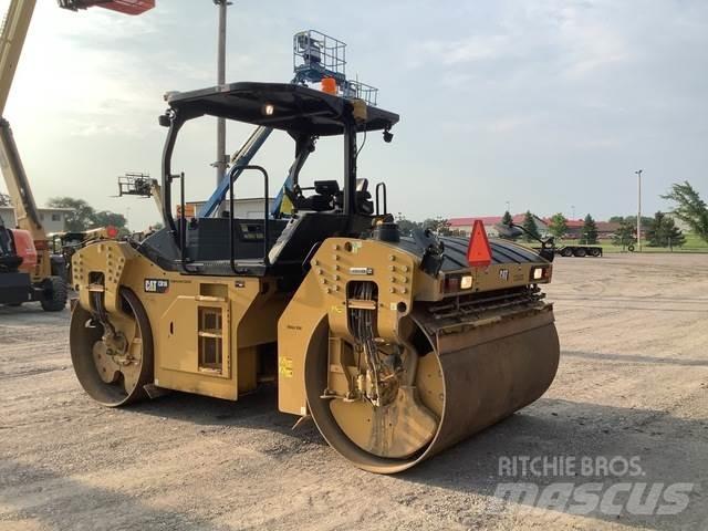 CAT CB16 雙輪滾壓機