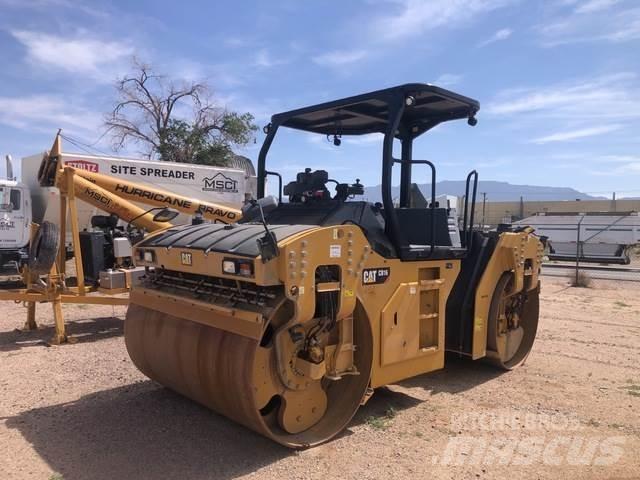 CAT CB16 雙輪滾壓機