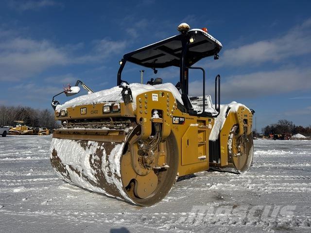 CAT CB16 雙輪滾壓機