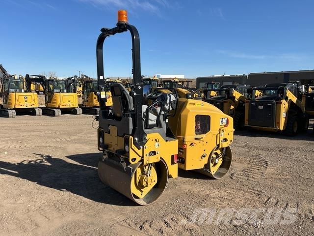 CAT CB2.5 雙輪滾壓機