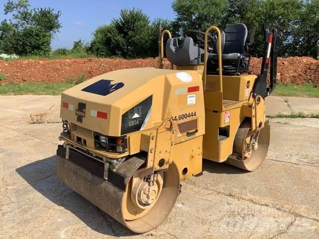 CAT CB24 雙輪滾壓機
