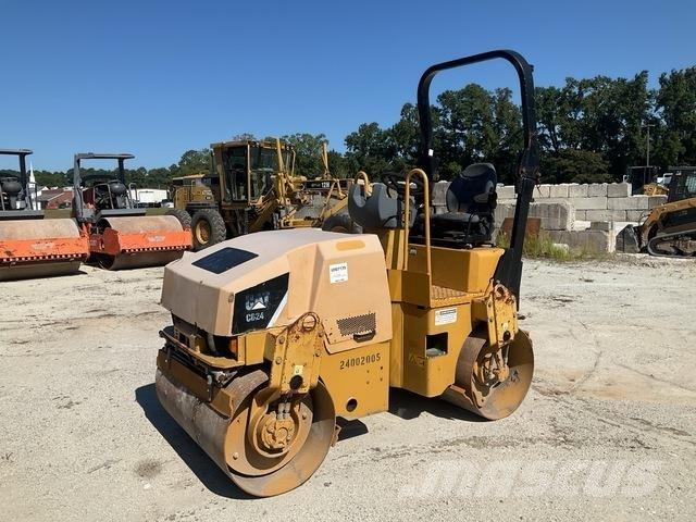 CAT CB24 雙輪滾壓機