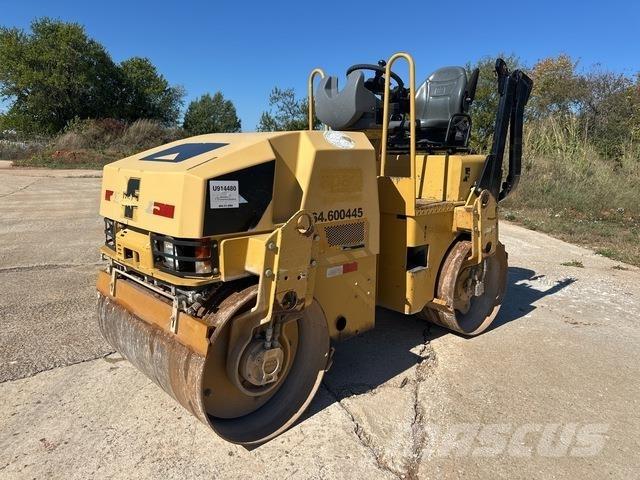 CAT CB24 雙輪滾壓機