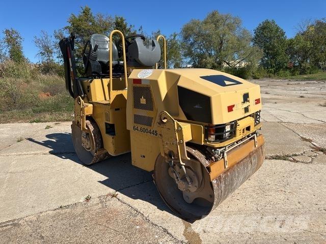 CAT CB24 雙輪滾壓機