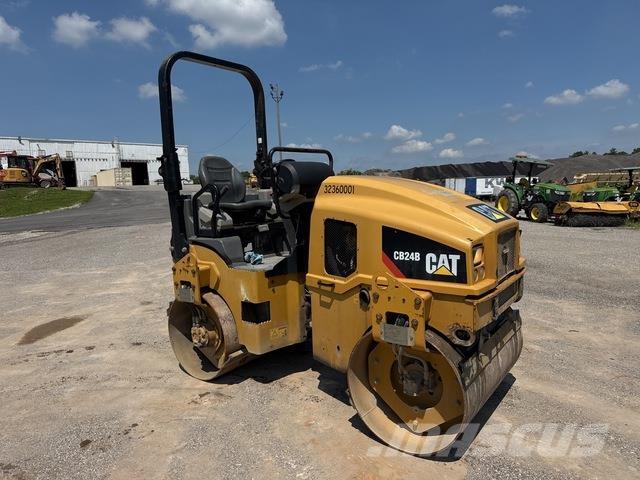 CAT CB24B 雙輪滾壓機