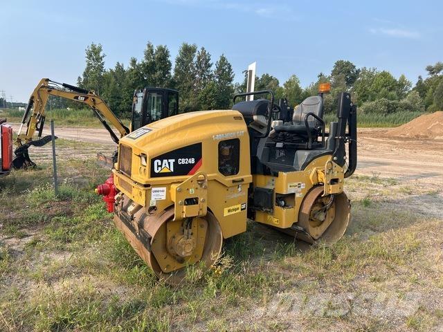 CAT CB24B 雙輪滾壓機