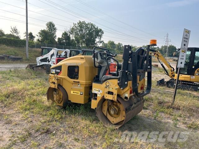 CAT CB24B 雙輪滾壓機