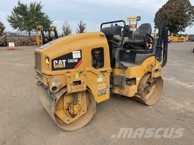 CAT CB24B 雙輪滾壓機