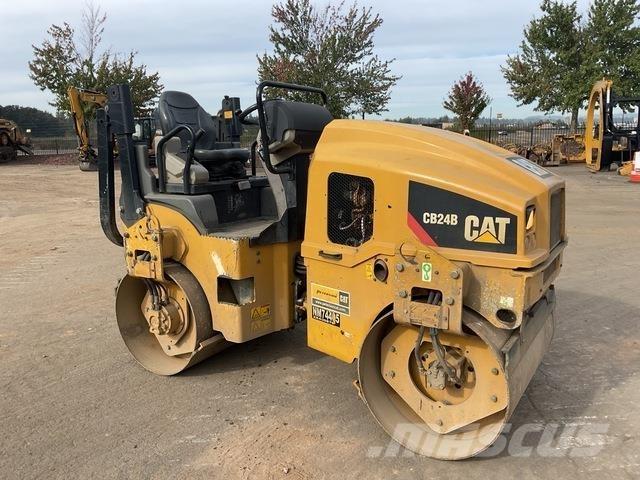 CAT CB24B 雙輪滾壓機