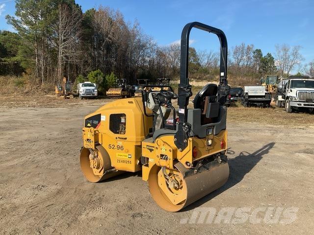 CAT CB24B 雙輪滾壓機