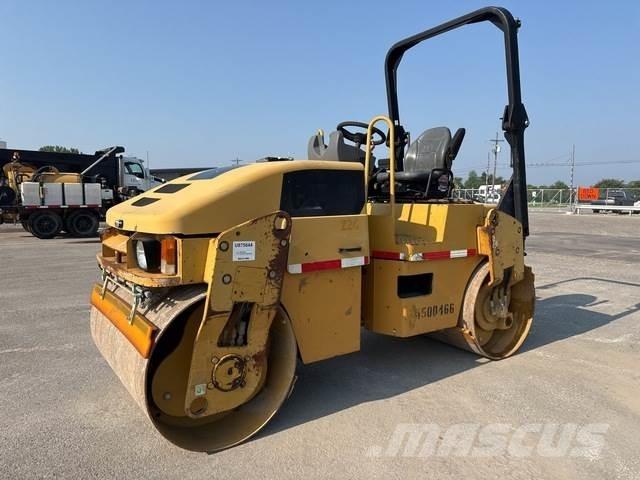 CAT CB34 雙輪滾壓機