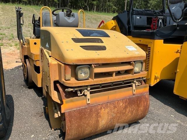 CAT CB34 雙輪滾壓機