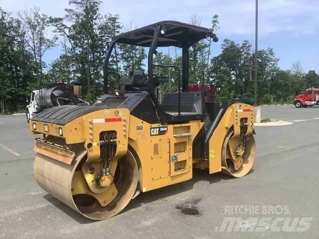 CAT CB44B 雙輪滾壓機