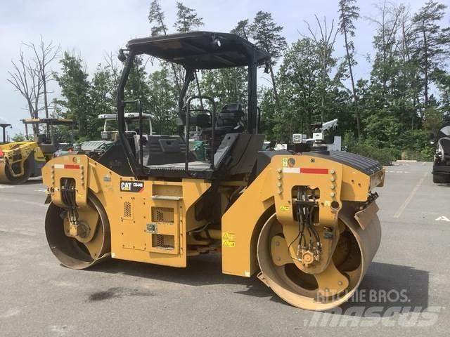 CAT CB44B 雙輪滾壓機
