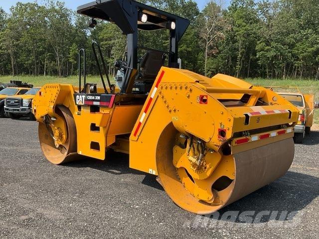 CAT CB54 雙輪滾壓機