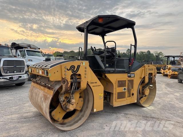 CAT CB54B 雙輪滾壓機