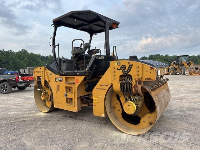 CAT CB54B 雙輪滾壓機