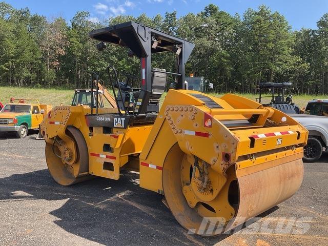 CAT CB54XW 雙輪滾壓機