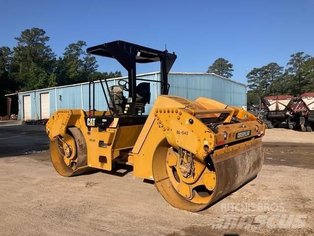 CAT CB64 雙輪滾壓機