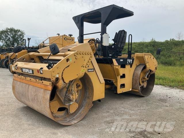 CAT CB64 雙輪滾壓機
