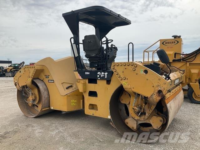 CAT CB64 雙輪滾壓機