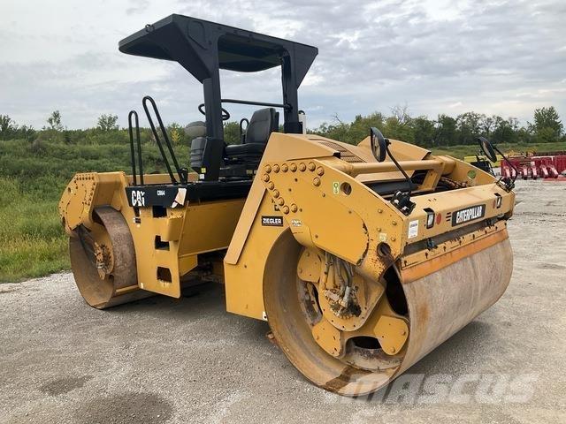 CAT CB64 雙輪滾壓機