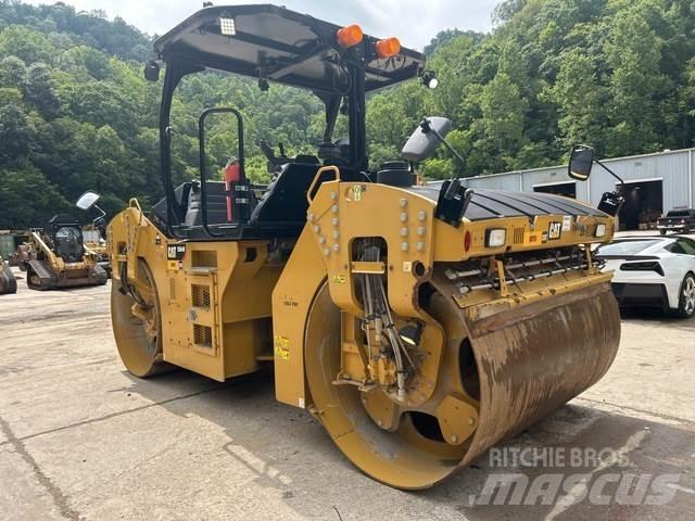 CAT CB64B 雙輪滾壓機