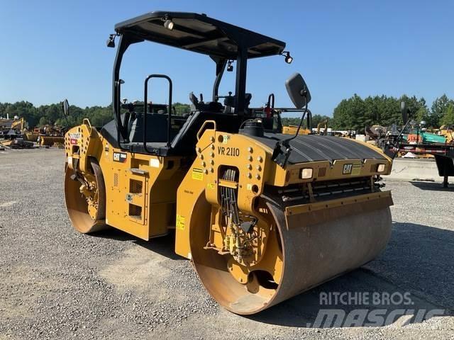 CAT CB66B 雙輪滾壓機