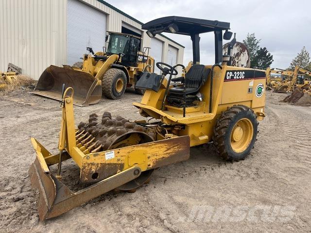 CAT CP-323C 單輪滾壓機