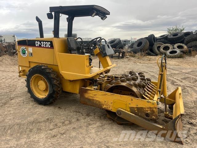 CAT CP-323C 單輪滾壓機