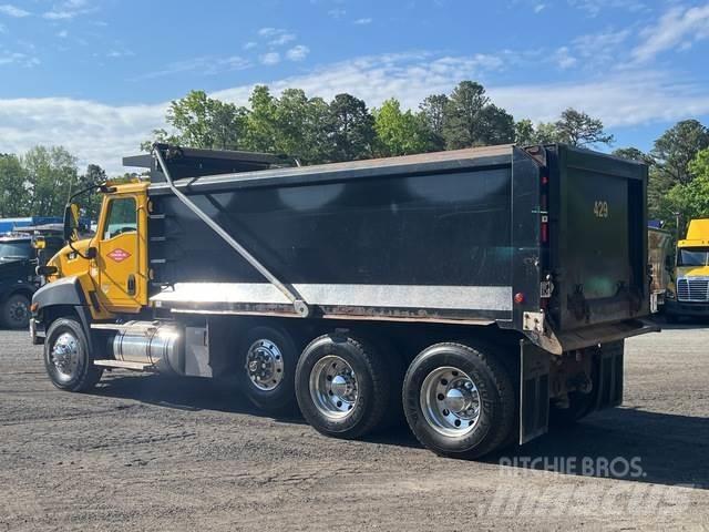 CAT CT660S 傾卸式卡車