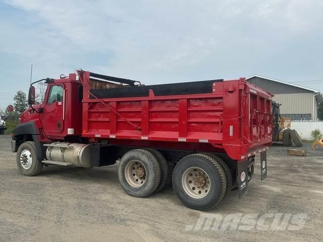 CAT CT660S 傾卸式卡車